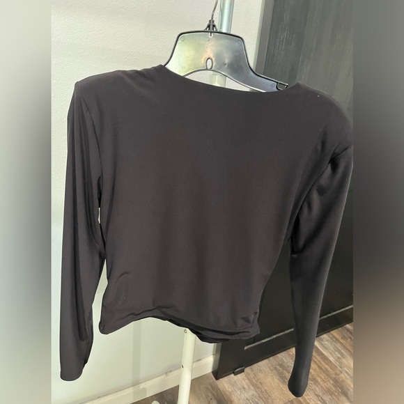 Express creme dressy crop top - medium
Sleeves is 32”
14” across
14” long - Picture 2 of 3